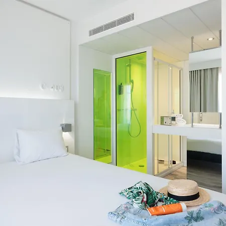 Ibis Styles Centre Hotel Mentone