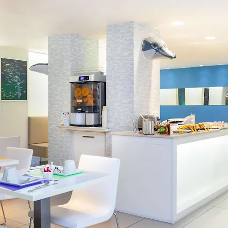 Ibis Styles Centre Отель Ментона