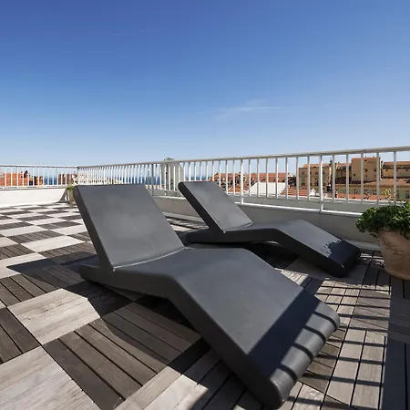 Ibis Styles Centre 3* מנטון