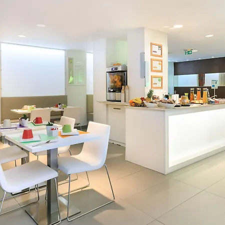 Ibis Styles Centre 3* マントン