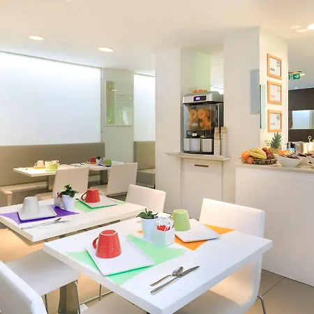 Отель Ibis Styles Centre 3*