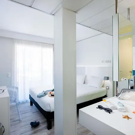 מלון Ibis Styles Centre מנטון