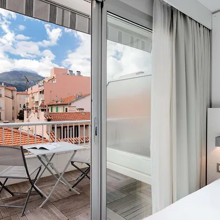 מלון Ibis Styles Centre 3*