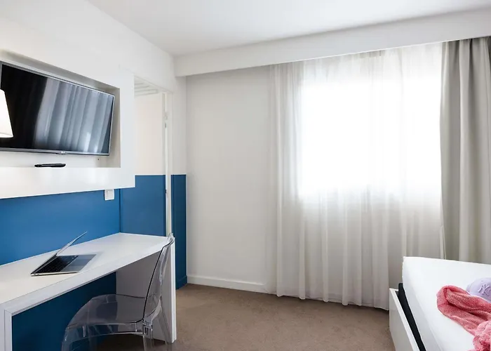 Ibis Styles Centre فندق مينتون