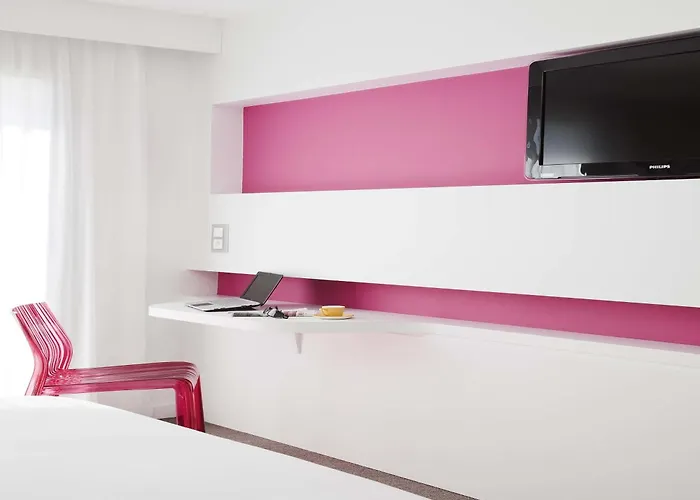 Ibis Styles Centre מנטון