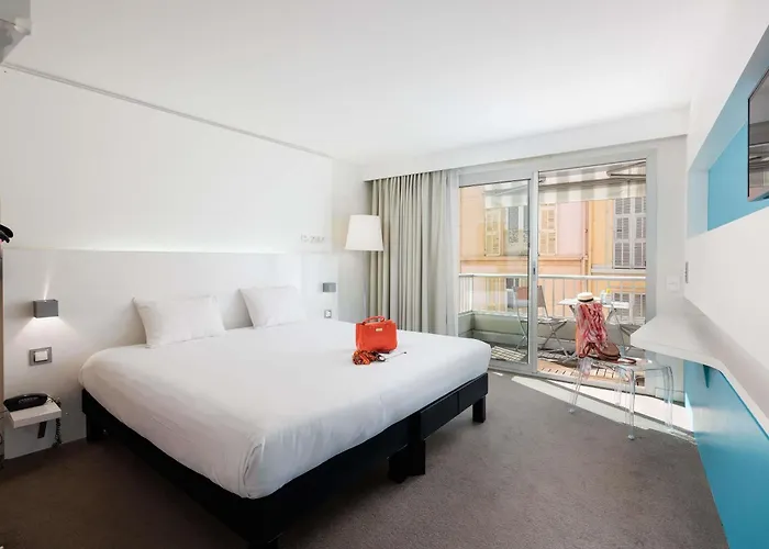 Ibis Styles Centre מנטון