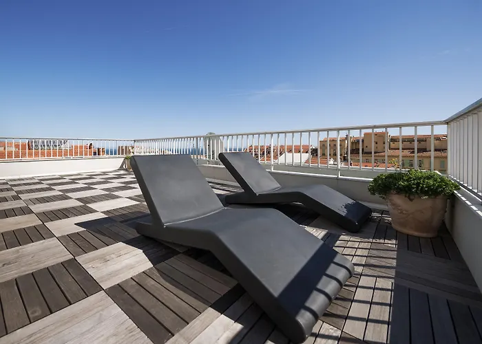 Ibis Styles Centre 3* מנטון